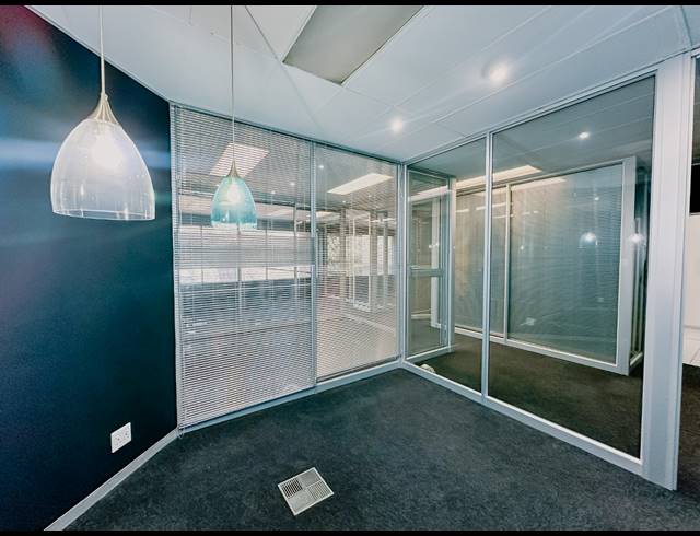 109M² OFFICE TO LET IN BEDFORDVIEW